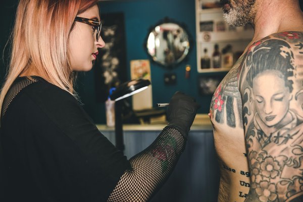 Où apprendre l'art du tatouage polynésien en Polynésie française ?